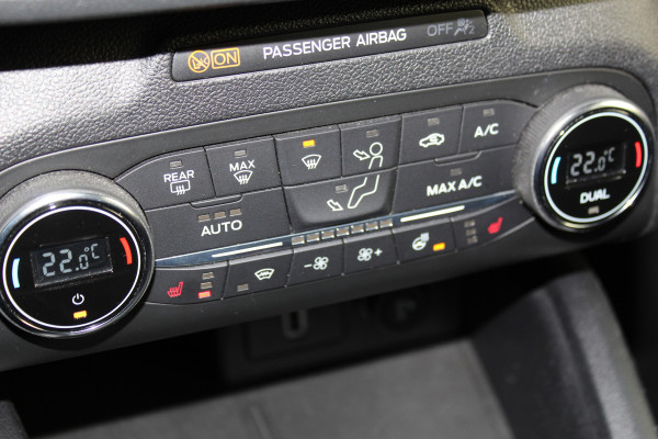 Ford FOCUS Wagon 1.0-125pk EcoBoost ST-Line AUTOMAAT ! Heel erg nette en goed onderhouden Ford Focus ST-Line wagon automaat. Volautm. airco dual, stoel-, stuur- en voorraamverw., camera, trekhaak, navigatie, telefoonvoorb., LM wln, cruise cntrl, skiluik etc., etc.... Ford FOCUS Wagon 1.0-125pk EcoBoost ST-Line AUTOMAAT ! Heel erg nette en goed onderhouden Ford Focus ST-Line wagon automaat. Volautm. airco dual, stoel-, stuur- en voorraamverw., camera, trekhaak, navigatie, telefoonvoorb., LM wln, cruise cntrl, skiluik etc., etc....