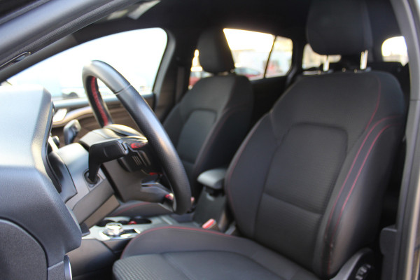 Ford FOCUS Wagon 1.0-125pk EcoBoost ST-Line AUTOMAAT ! Heel erg nette en goed onderhouden Ford Focus ST-Line wagon automaat. Volautm. airco dual, stoel-, stuur- en voorraamverw., camera, trekhaak, navigatie, telefoonvoorb., LM wln, cruise cntrl, skiluik etc., etc.... Ford FOCUS Wagon 1.0-125pk EcoBoost ST-Line AUTOMAAT ! Heel erg nette en goed onderhouden Ford Focus ST-Line wagon automaat. Volautm. airco dual, stoel-, stuur- en voorraamverw., camera, trekhaak, navigatie, telefoonvoorb., LM wln, cruise cntrl, skiluik etc., etc....