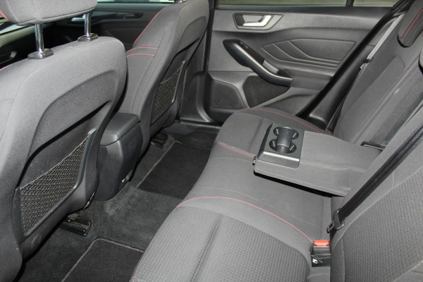 Ford FOCUS Wagon 1.0-125pk EcoBoost ST-Line AUTOMAAT ! Heel erg nette en goed onderhouden Ford Focus ST-Line wagon automaat. Volautm. airco dual, stoel-, stuur- en voorraamverw., camera, trekhaak, navigatie, telefoonvoorb., LM wln, cruise cntrl, skiluik etc., etc.... Ford FOCUS Wagon 1.0-125pk EcoBoost ST-Line AUTOMAAT ! Heel erg nette en goed onderhouden Ford Focus ST-Line wagon automaat. Volautm. airco dual, stoel-, stuur- en voorraamverw., camera, trekhaak, navigatie, telefoonvoorb., LM wln, cruise cntrl, skiluik etc., etc....