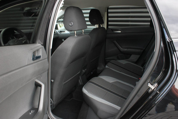Volkswagen Polo 1.0 TSI 110PK DSG R-LINE / FULL BLACK / VERLAGINGSVEREN / APPLE CARPLAY / LED KOPLAMPEN / DIGITAL DASCH / MAXTON