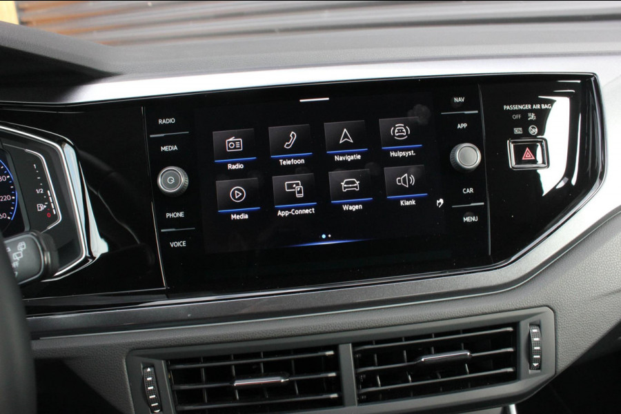 Volkswagen Polo 1.0 TSI 110PK DSG R-LINE / FULL BLACK / VERLAGINGSVEREN / APPLE CARPLAY / LED KOPLAMPEN / DIGITAL DASCH / MAXTON
