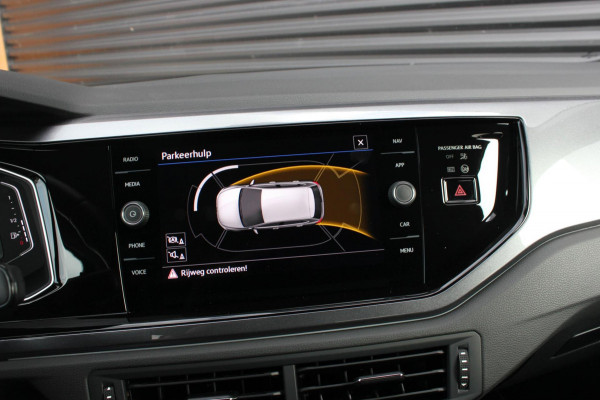 Volkswagen Polo 1.0 TSI 110PK DSG R-LINE / FULL BLACK / VERLAGINGSVEREN / APPLE CARPLAY / LED KOPLAMPEN / DIGITAL DASCH / MAXTON