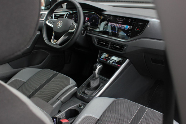 Volkswagen Polo 1.0 TSI 110PK DSG R-LINE / FULL BLACK / VERLAGINGSVEREN / APPLE CARPLAY / LED KOPLAMPEN / DIGITAL DASCH / MAXTON