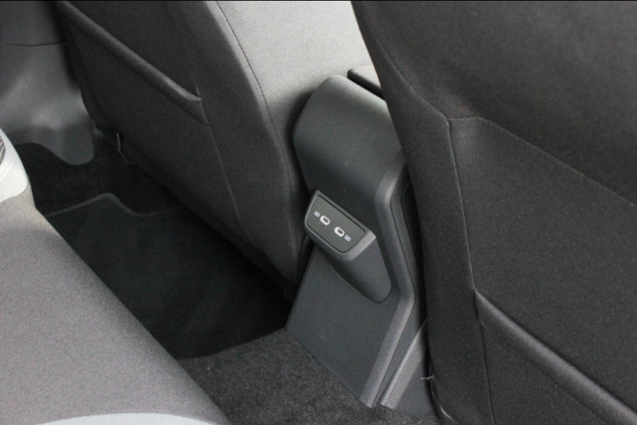 Volkswagen Polo 1.0 TSI 110PK DSG R-LINE / FULL BLACK / VERLAGINGSVEREN / APPLE CARPLAY / LED KOPLAMPEN / DIGITAL DASCH / MAXTON