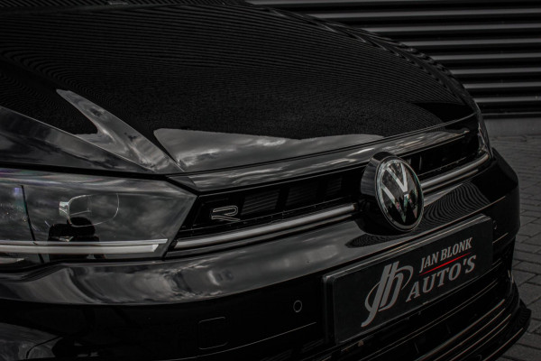 Volkswagen Polo 1.0 TSI 110PK DSG R-LINE / FULL BLACK / VERLAGINGSVEREN / APPLE CARPLAY / LED KOPLAMPEN / DIGITAL DASCH / MAXTON