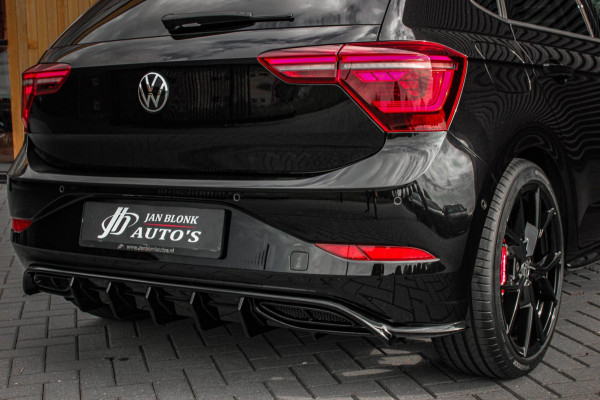 Volkswagen Polo 1.0 TSI 110PK DSG R-LINE / FULL BLACK / VERLAGINGSVEREN / APPLE CARPLAY / LED KOPLAMPEN / DIGITAL DASCH / MAXTON