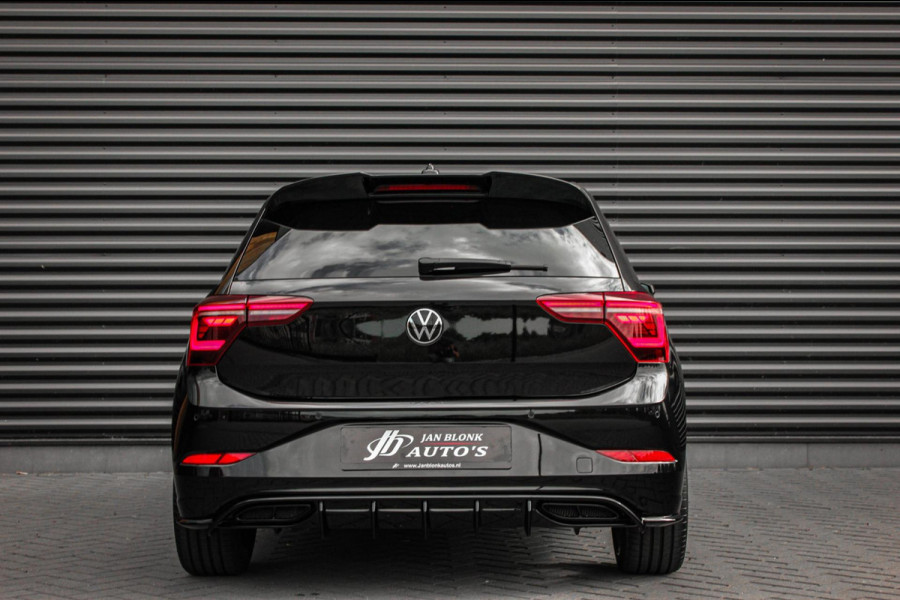Volkswagen Polo 1.0 TSI 110PK DSG R-LINE / FULL BLACK / VERLAGINGSVEREN / APPLE CARPLAY / LED KOPLAMPEN / DIGITAL DASCH / MAXTON