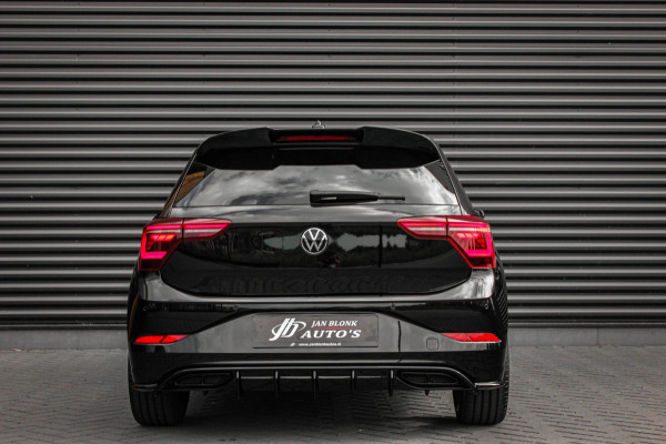 Volkswagen Polo 1.0 TSI 110PK DSG R-LINE / FULL BLACK / VERLAGINGSVEREN / APPLE CARPLAY / LED KOPLAMPEN / DIGITAL DASCH / MAXTON