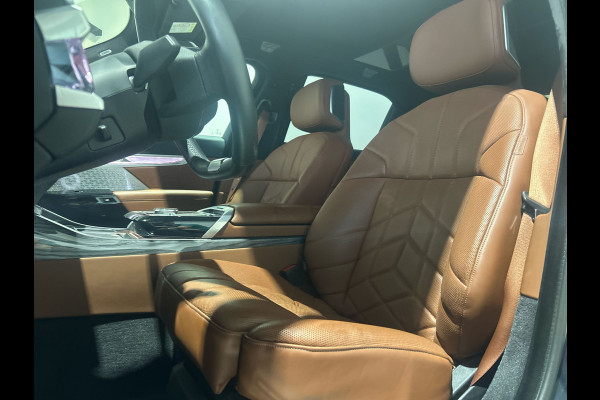 BMW i7 xDrive60 Privilege Edition 106 kWh | Bowers & Wilkins Sound | Driving assistant | Luchtvering | Massagestoelen | Parking assistant