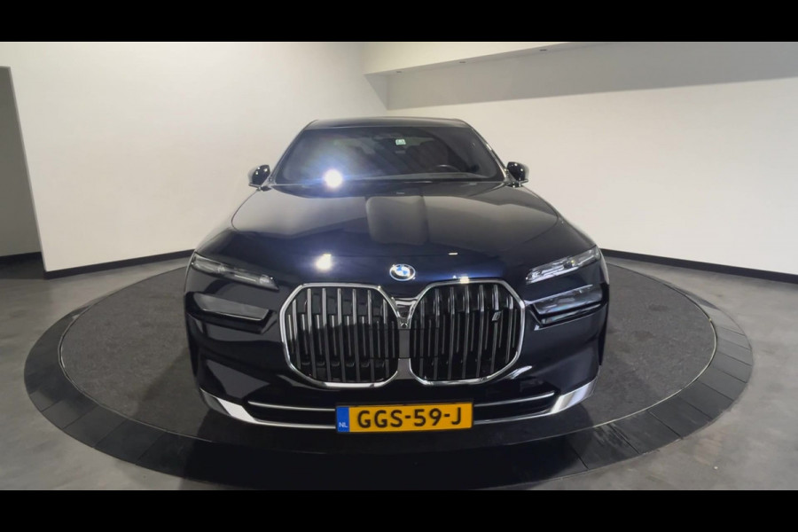 BMW i7 xDrive60 Privilege Edition 106 kWh | Bowers & Wilkins Sound | Driving assistant | Luchtvering | Massagestoelen | Parking assistant