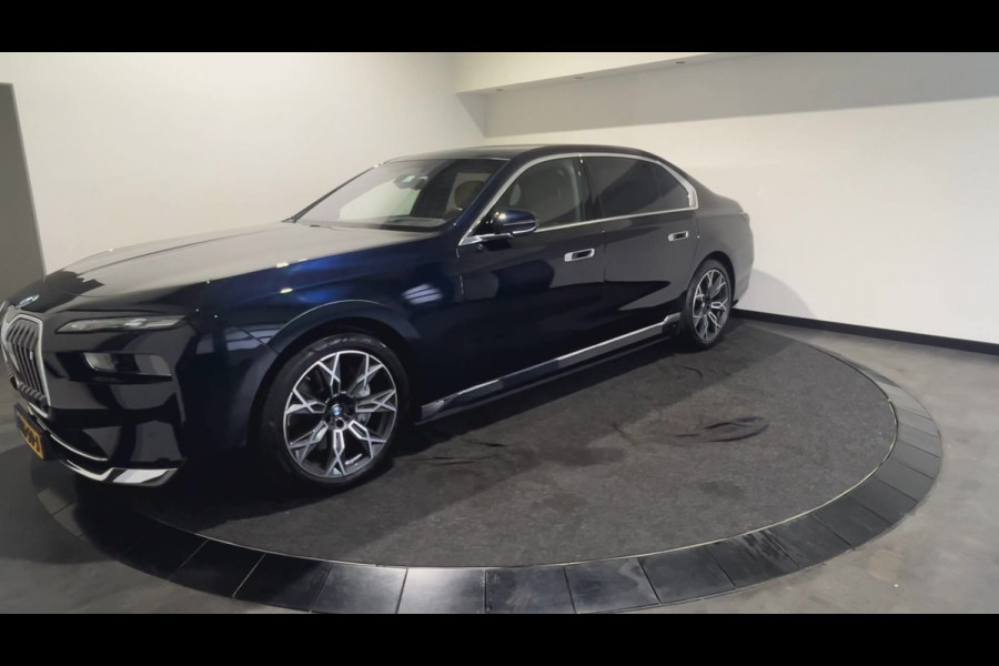 BMW i7 xDrive60 Privilege Edition 106 kWh | Bowers & Wilkins Sound | Driving assistant | Luchtvering | Massagestoelen | Parking assistant