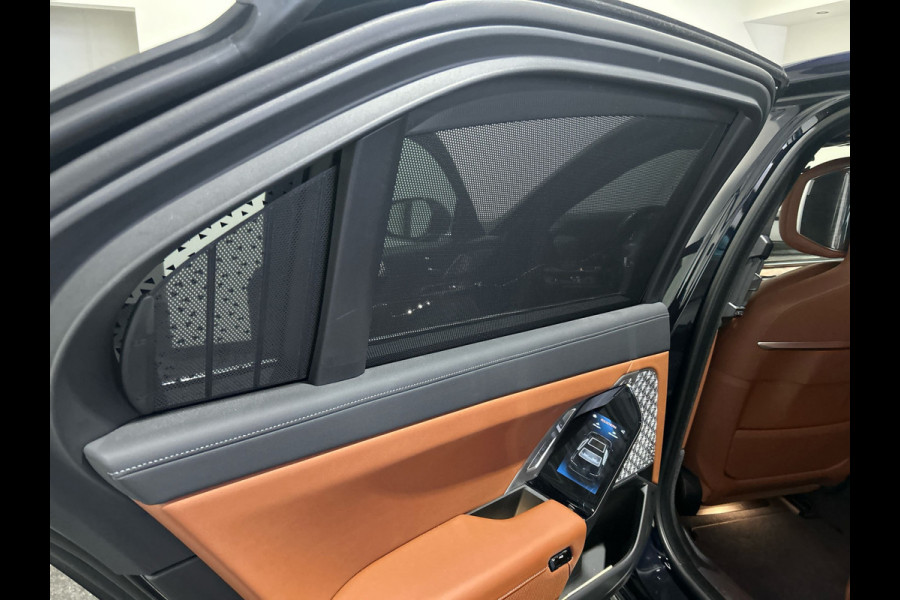 BMW i7 xDrive60 Privilege Edition 106 kWh | Bowers & Wilkins Sound | Driving assistant | Luchtvering | Massagestoelen | Parking assistant