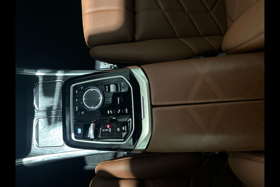 BMW i7 xDrive60 Privilege Edition 106 kWh | Bowers & Wilkins Sound | Driving assistant | Luchtvering | Massagestoelen | Parking assistant