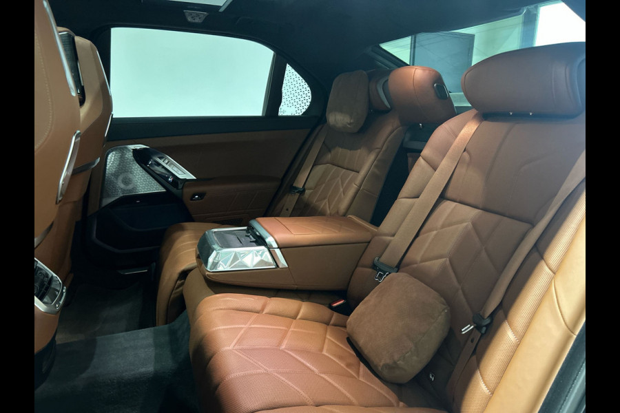 BMW i7 xDrive60 Privilege Edition 106 kWh | Bowers & Wilkins Sound | Driving assistant | Luchtvering | Massagestoelen | Parking assistant