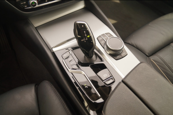 BMW 5 Serie Touring 520i 184pk Automaat High Executive Edition -LEER-