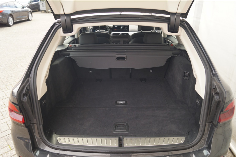 BMW 5 Serie Touring 520i 184pk Automaat High Executive Edition -LEER-
