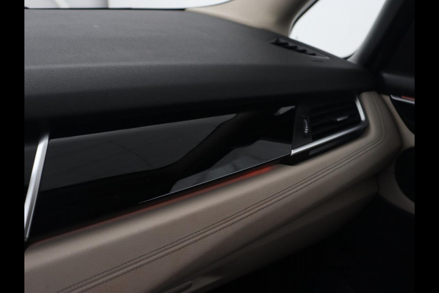 BMW 2 Serie Gran Tourer 218i High Executive Edition | 7-persoons | Automaat | Camera | Sfeerverlichting | Carplay | Cruise Control | Stoelverwarming | LED | Leder | Climate controle