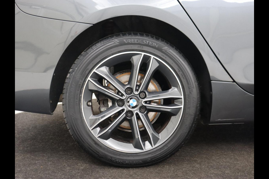 BMW 2 Serie Gran Tourer 218i High Executive Edition | 7-persoons | Automaat | Camera | Sfeerverlichting | Carplay | Cruise Control | Stoelverwarming | LED | Leder | Climate controle