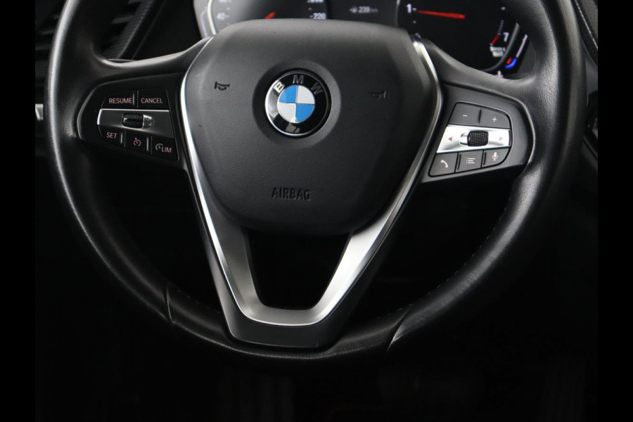 BMW 1-serie 118i High Executive | Sport line | Automaat | Carplay | Navigatie | DAB | Sfeerverlichting | Stoelverwarming | Climate controle | Cruise control | Half Leder