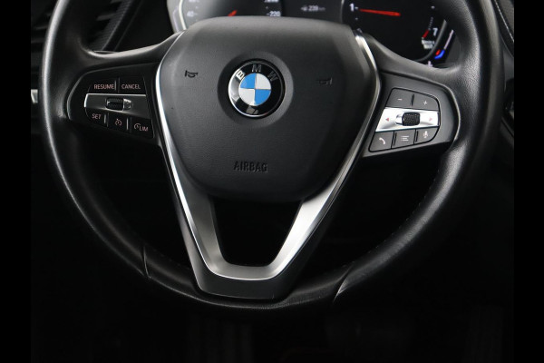 BMW 1-serie 118i High Executive | Sport line | Automaat | Carplay | Navigatie | DAB | Sfeerverlichting | Stoelverwarming | Climate controle | Cruise control | Half Leder
