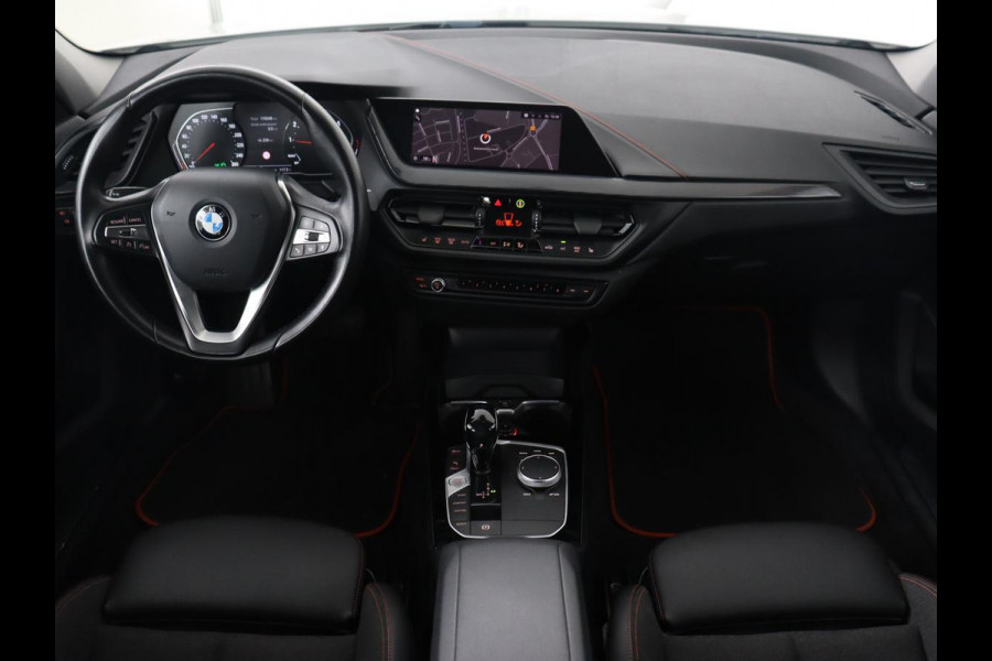 BMW 1-serie 118i High Executive | Sport line | Automaat | Carplay | Navigatie | DAB | Sfeerverlichting | Stoelverwarming | Climate controle | Cruise control | Half Leder