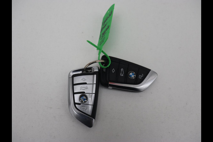 BMW 1-serie 118i High Executive | Sport line | Automaat | Carplay | Navigatie | DAB | Sfeerverlichting | Stoelverwarming | Climate controle | Cruise control | Half Leder