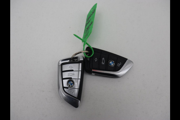 BMW 1-serie 118i High Executive | Sport line | Automaat | Carplay | Navigatie | DAB | Sfeerverlichting | Stoelverwarming | Climate controle | Cruise control | Half Leder