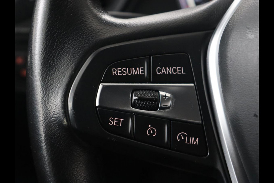 BMW 1-serie 118i High Executive | Sport line | Automaat | Carplay | Navigatie | DAB | Sfeerverlichting | Stoelverwarming | Climate controle | Cruise control | Half Leder