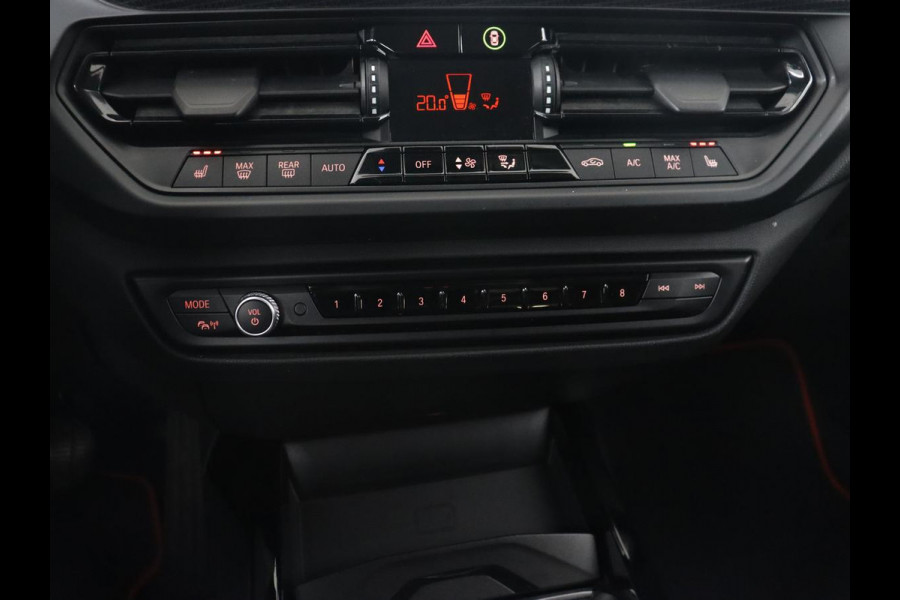 BMW 1-serie 118i High Executive | Sport line | Automaat | Carplay | Navigatie | DAB | Sfeerverlichting | Stoelverwarming | Climate controle | Cruise control | Half Leder