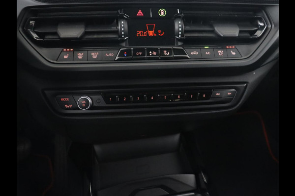 BMW 1-serie 118i High Executive | Sport line | Automaat | Carplay | Navigatie | DAB | Sfeerverlichting | Stoelverwarming | Climate controle | Cruise control | Half Leder