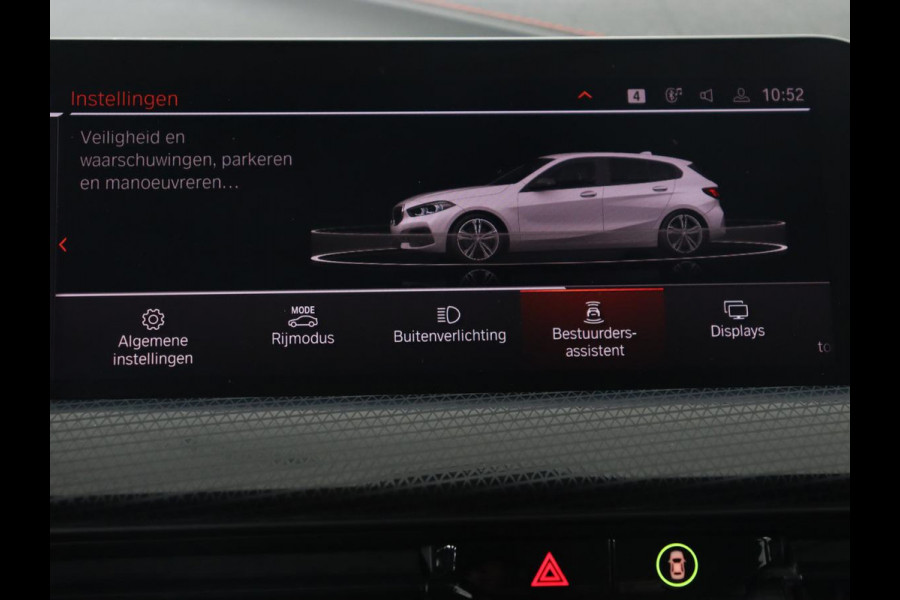 BMW 1-serie 118i High Executive | Sport line | Automaat | Carplay | Navigatie | DAB | Sfeerverlichting | Stoelverwarming | Climate controle | Cruise control | Half Leder