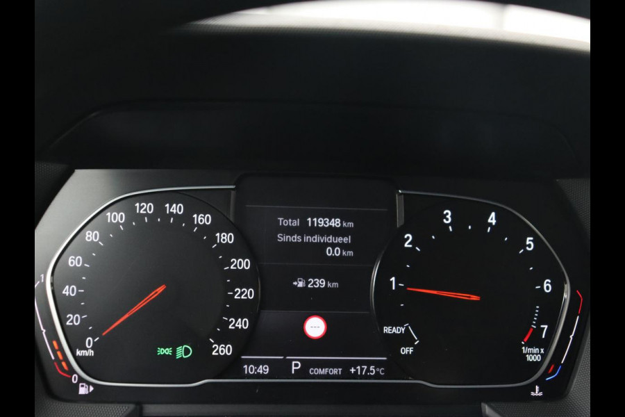BMW 1-serie 118i High Executive | Sport line | Automaat | Carplay | Navigatie | DAB | Sfeerverlichting | Stoelverwarming | Climate controle | Cruise control | Half Leder