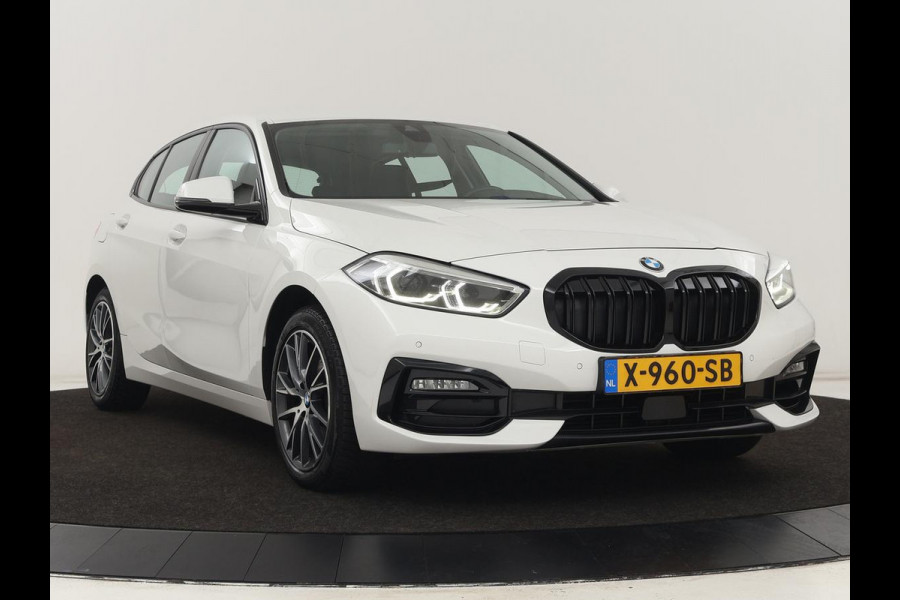BMW 1-serie 118i High Executive | Sport line | Automaat | Carplay | Navigatie | DAB | Sfeerverlichting | Stoelverwarming | Climate controle | Cruise control | Half Leder