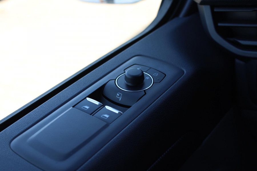 Ford Transit Custom 320 2.5 PHEV L2H1 MS-RT DC 233pk | | Dubbele Cabine | Dubbele zijschuifdeur | Inklapbare trekhaak | Navigatie systeem | Adaptieve LED koplampen met verblindingsvrij grootlicht | Bekleding zijwand en achterdeuren (volledig)
