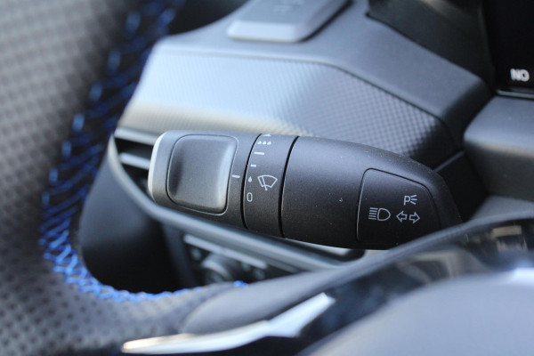 Ford Transit Custom 320 2.5 PHEV L2H1 MS-RT DC 233pk | | Dubbele Cabine | Dubbele zijschuifdeur | Inklapbare trekhaak | Navigatie systeem | Adaptieve LED koplampen met verblindingsvrij grootlicht | Bekleding zijwand en achterdeuren (volledig)