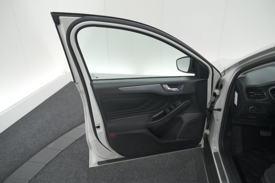 Ford Focus 1.5 EcoBoost Active Business | Lage Kilometerstand | Navigatie | Parkeersensoren | Apple Carplay