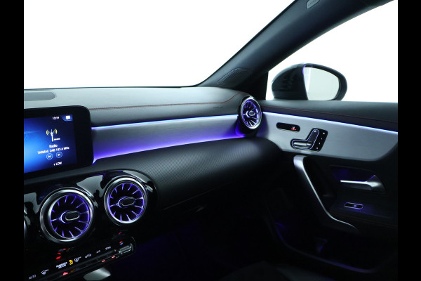 Mercedes-Benz CLA-Klasse Shooting Brake 200 Business Solution AMG Panoramadak | 5 spaaks lichtmetalen velgen | elct. bed. voorstoelen met memory | parking support met camera achter | Inclusief 24 maanden MB Certified garantie voor Europa.