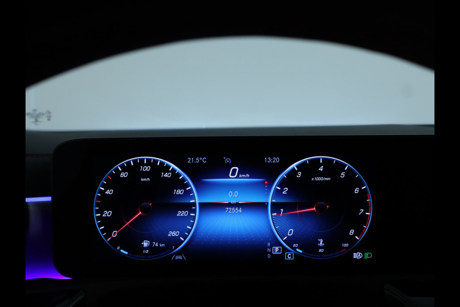 Mercedes-Benz CLA-Klasse Shooting Brake 200 Business Solution AMG Panoramadak | 5 spaaks lichtmetalen velgen | elct. bed. voorstoelen met memory | parking support met camera achter | Inclusief 24 maanden MB Certified garantie voor Europa.