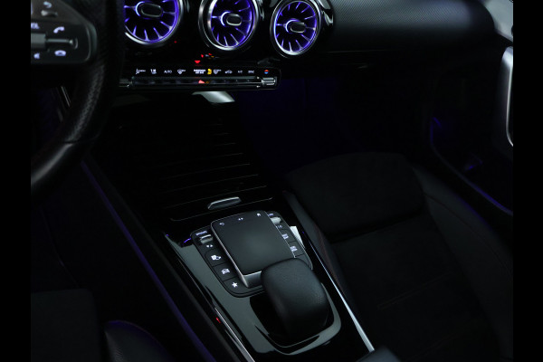 Mercedes-Benz CLA-Klasse Shooting Brake 200 Business Solution AMG Panoramadak | 5 spaaks lichtmetalen velgen | elct. bed. voorstoelen met memory | parking support met camera achter | Inclusief 24 maanden MB Certified garantie voor Europa.
