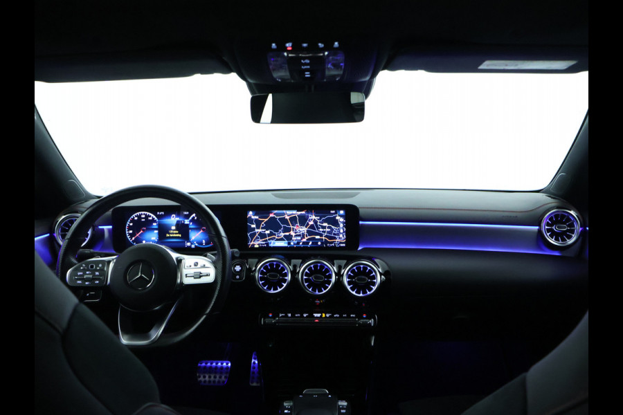 Mercedes-Benz CLA-Klasse Shooting Brake 200 Business Solution AMG Panoramadak | 5 spaaks lichtmetalen velgen | elct. bed. voorstoelen met memory | parking support met camera achter | Inclusief 24 maanden MB Certified garantie voor Europa.