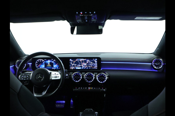 Mercedes-Benz CLA-Klasse Shooting Brake 200 Business Solution AMG Panoramadak | 5 spaaks lichtmetalen velgen | elct. bed. voorstoelen met memory | parking support met camera achter | Inclusief 24 maanden MB Certified garantie voor Europa.