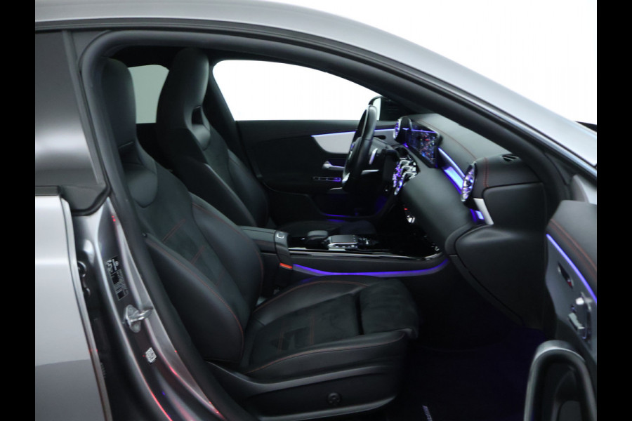 Mercedes-Benz CLA-Klasse Shooting Brake 200 Business Solution AMG Panoramadak | 5 spaaks lichtmetalen velgen | elct. bed. voorstoelen met memory | parking support met camera achter | Inclusief 24 maanden MB Certified garantie voor Europa.