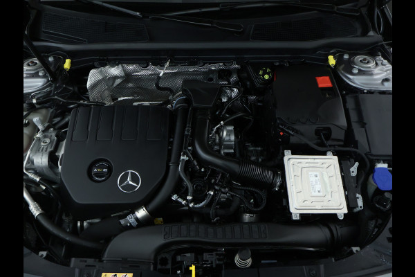 Mercedes-Benz CLA-Klasse Shooting Brake 200 Business Solution AMG Panoramadak | 5 spaaks lichtmetalen velgen | elct. bed. voorstoelen met memory | parking support met camera achter | Inclusief 24 maanden MB Certified garantie voor Europa.