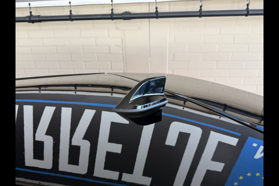 Renault Captur 1.6 E-Tech Plug-in Hybrid 160 Initiale Paris Groot navi | Bose | Leder | 18" | Camera | Volledig Dealer onderhouden!
