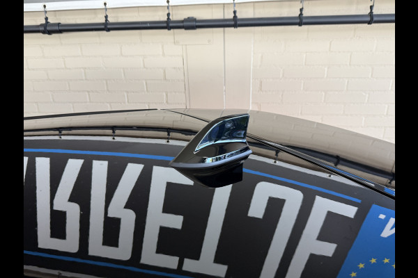 Renault Captur 1.6 E-Tech Plug-in Hybrid 160 Initiale Paris Groot navi | Bose | Leder | 18" | Camera | Volledig Dealer onderhouden!