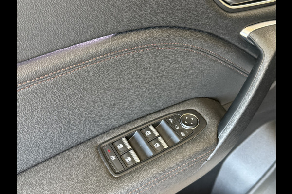 Renault Captur 1.6 E-Tech Plug-in Hybrid 160 Initiale Paris Groot navi | Bose | Leder | 18" | Camera | Volledig Dealer onderhouden!