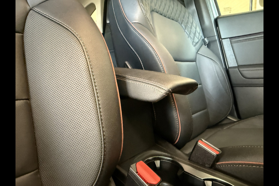 Renault Captur 1.6 E-Tech Plug-in Hybrid 160 Initiale Paris Groot navi | Bose | Leder | 18" | Camera | Volledig Dealer onderhouden!