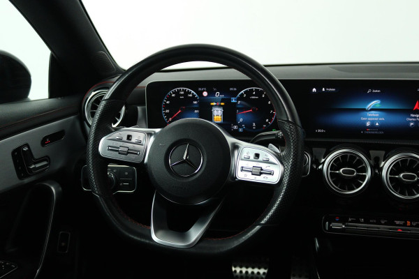 Mercedes-Benz CLA-Klasse 200 Business Solution AMG (PANORAMADAK, SFEERVERLICHTING, STOELVERWARMING, CAMERA, PARKEERSENSOREN)