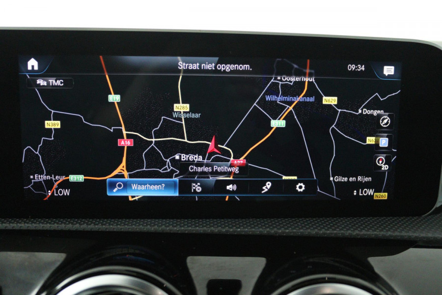Mercedes-Benz CLA-Klasse 200 Business Solution AMG (PANORAMADAK, SFEERVERLICHTING, STOELVERWARMING, CAMERA, PARKEERSENSOREN)