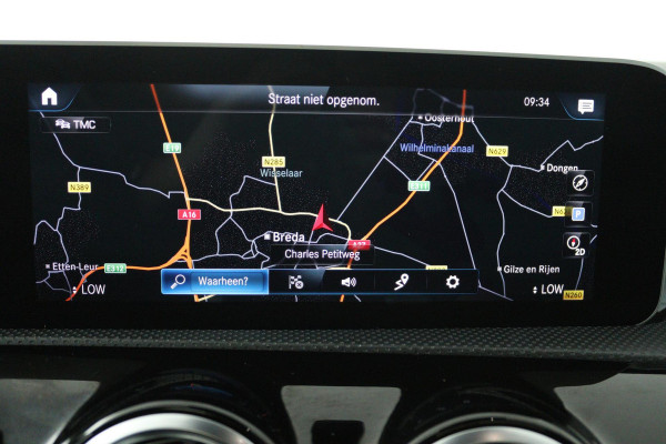 Mercedes-Benz CLA-Klasse 200 Business Solution AMG (PANORAMADAK, SFEERVERLICHTING, STOELVERWARMING, CAMERA, PARKEERSENSOREN)